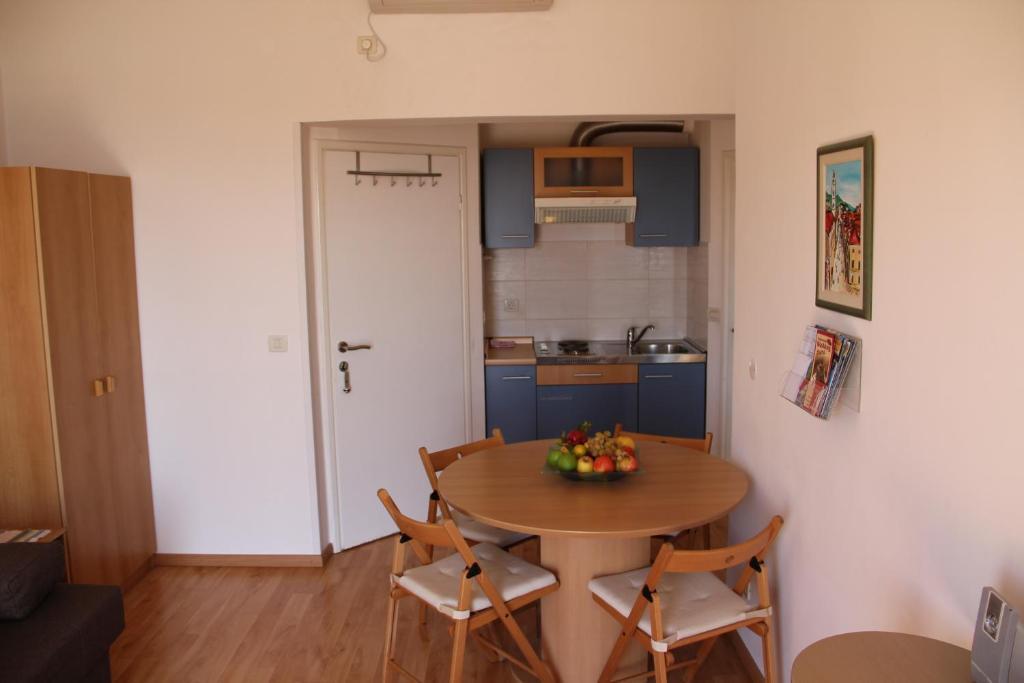 Studio Apartments Andrijana Млини Стая снимка